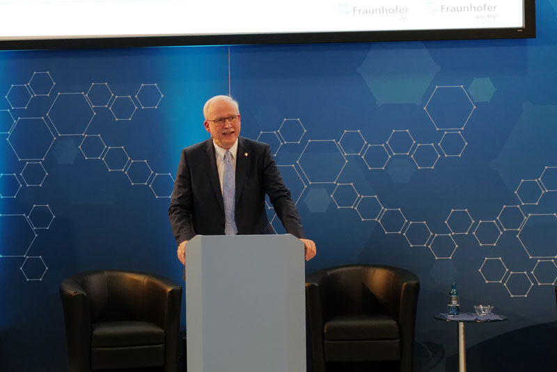 Prof. Alexander Kurz, Executive Vice President of the Fraunhofer-Gesellschaft, opens the summit. 