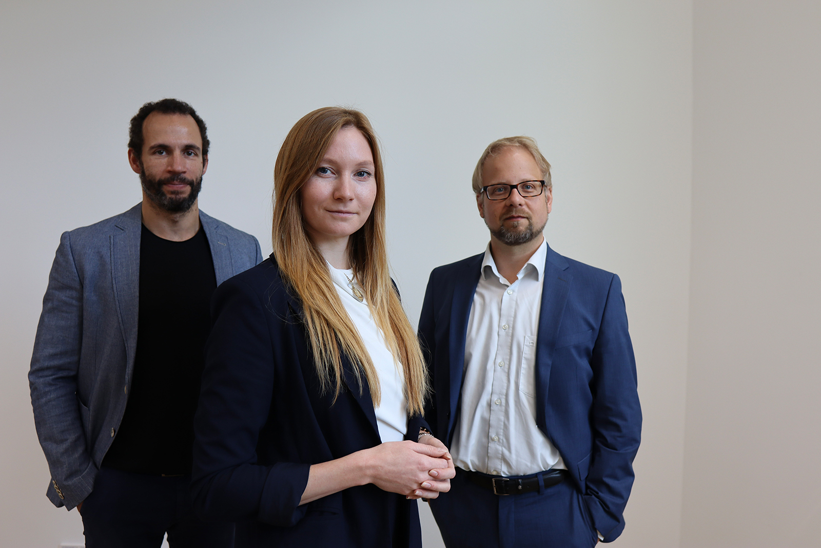Das Gründerteam der Fraunhofer-Ausgründung TigerShark Science. Von links nach rechts: Dr. Dieter Groneberg, Amelie Reigl, Dr. Florian Groeber-Becker.